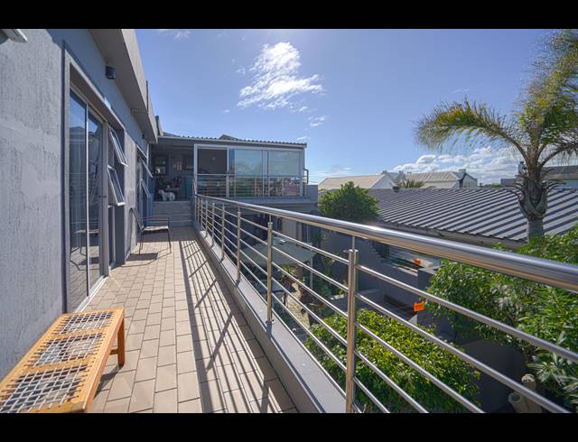 8 BEDROOM GUEST HOUSE FOR SALE IN MELKBOSSTRAND CENTRAL